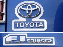 Окантовка логотипа Toyota FJ Cruiser 2006- Winbo