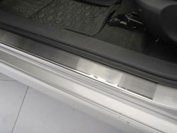 Матовые накладки на пороги Toyota Auris 5 дверей 2006-2012 Premium