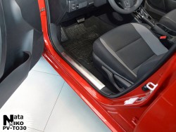 Накладки на внутренние пороги Toyota Auris 2013- Premium