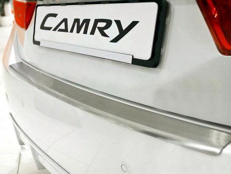 Фото Накладка на бампер з загином Toyota Camry V50 2011-2014 Premium