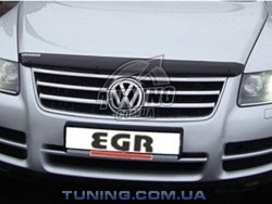 Дефлектор капота на Volkswagen Touareg 2003-2010 EGR Темний