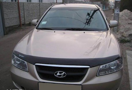 Photo Дефлектор капота Hyundai Sonata NF 2004-2010 SIM