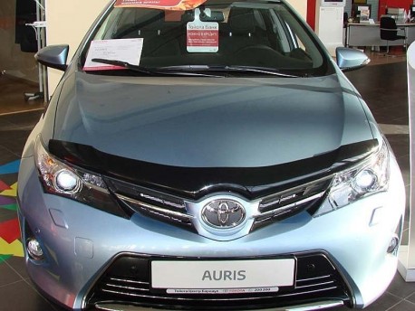 Photo Дефлектор капота Toyota Auris 2013- SIM
