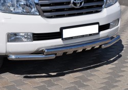 Передний ус ступенчатый с грилем на Toyota Land Cruiser 200 2007-2015