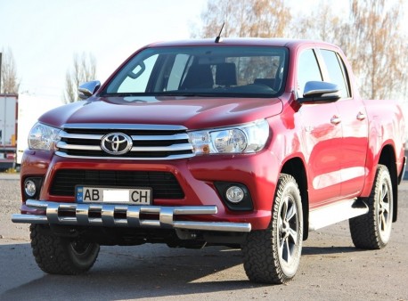 Photo Передний ус двойная труба с грилем на Toyota Hilux 2015-