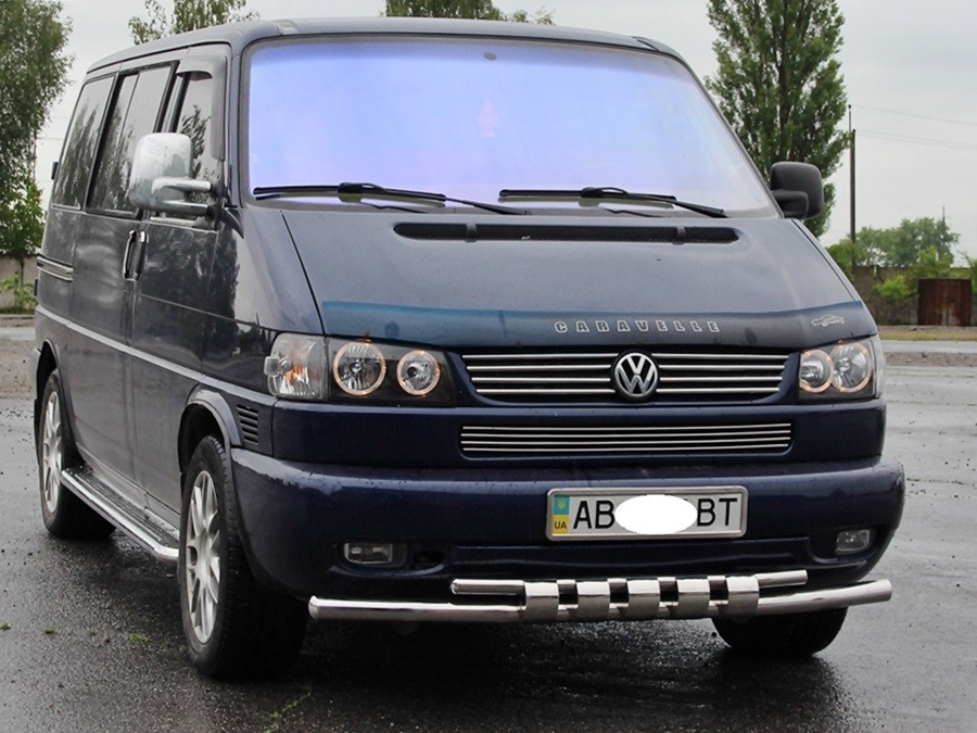 Дефлектор Vip-Tuning для капота Volkswagen T4 (косые фары) 1998-2003. Артикул VW08