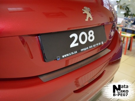 Фото Накладка на бампер Peugeot 208 2012- Premium