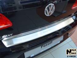 Накладка на бампер с загибом VW Passat B7 10-15 седан Premium