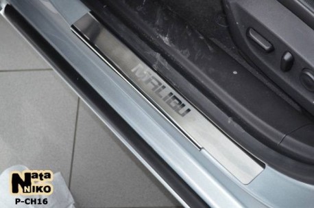 Photo Матовые накладки на пороги Chevrolet Malibu 2012- Premium