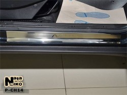 Матові накладки на пороги Chevrolet Niva 2002- Premium