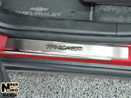 Photo Матовые накладки на пороги Chevrolet Tracker 2013- Premium