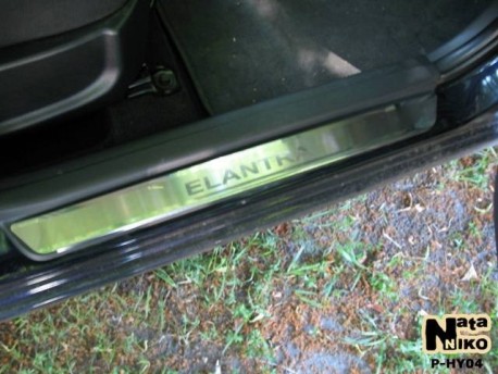 Photo Матовые накладки на пороги Hyundai Elantra 2006-2011 Premium