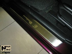 Матовые накладки на пороги Mazda 3 2003-2009 Premium