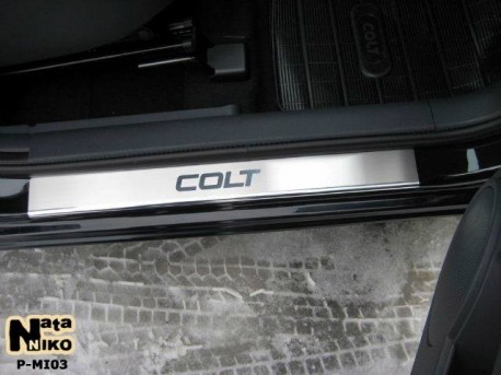 Photo Матовые накладки на пороги Mitsubishi Colt 5 дверей 04-12 Premium