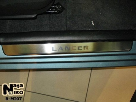 Photo Матовые накладки на пороги Mitsubishi Lancer 2003-2009 Premium