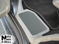 Матовые накладки на пороги Mitsubishi Pajero 2006- Premium