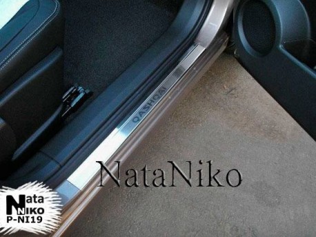 Photo Матовые накладки на пороги Nissan Qashqai +2 2007-2014 Premium