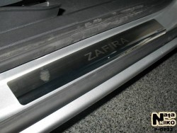 Матовые накладки на пороги Opel Zafira 2005-2014 Premium