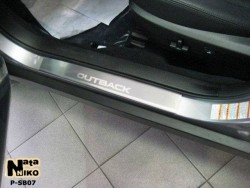 Матовые накладки на пороги Subaru Outback 2009-2015 Premium