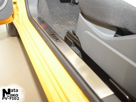 Photo Накладки на внутренние пороги Fiat 500L 2012- Premium