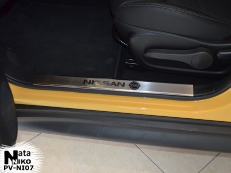 Фото Накладки на внутрішні пороги Nissan Juke 2010- Premium