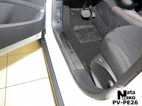 Photo Накладки на внутренние пороги Peugeot 208 2012- 5 дверей Premium
